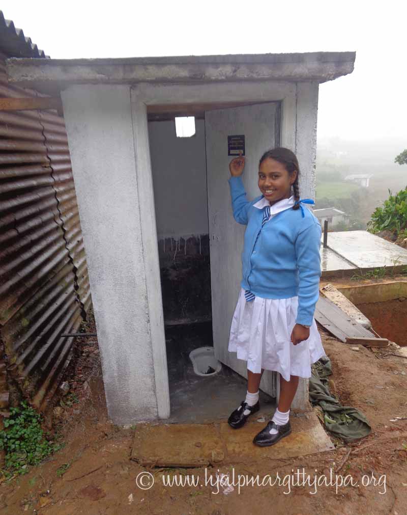 Flicka på Sri Lanka fått ny toalett